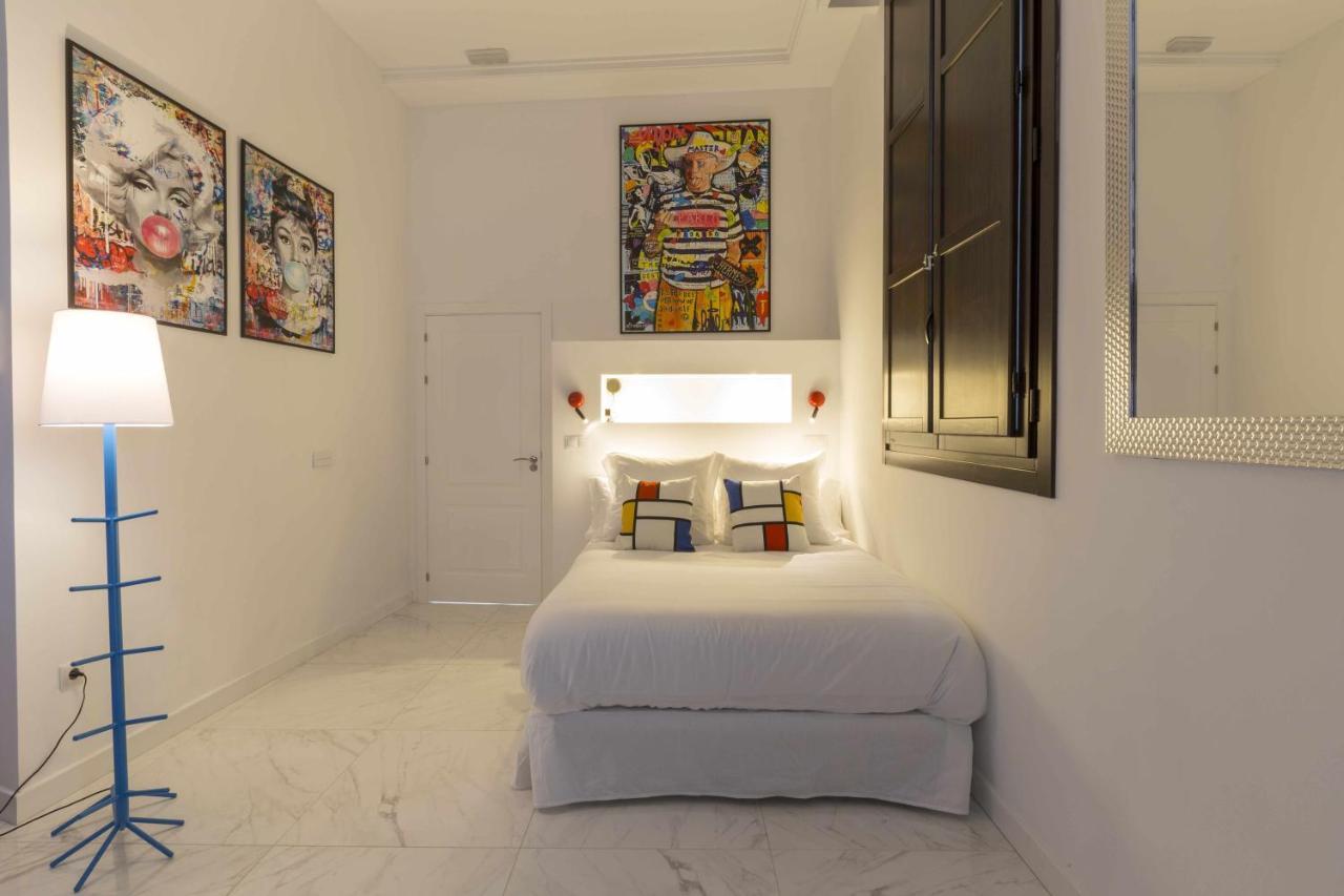 The Clock House Luxury Urban Suites マラガ エクステリア 写真